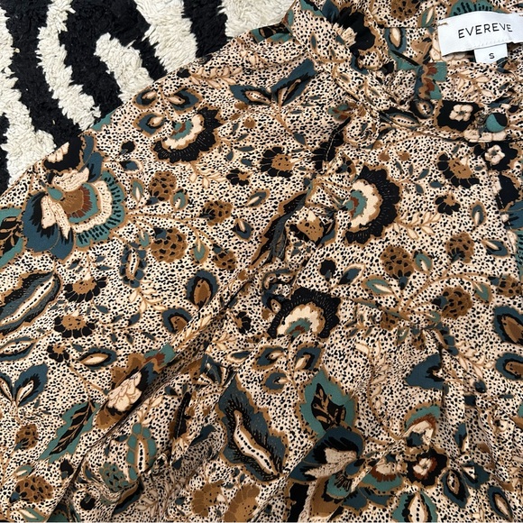 Evereve Blouse Size S Tan with Floral Print of //blues and Greens - Picture 4 of 6